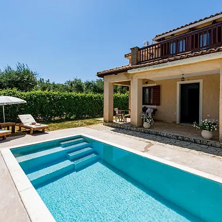 Casa Koukounaria *