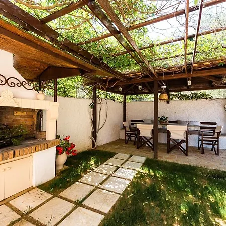 Casa Koukounaria